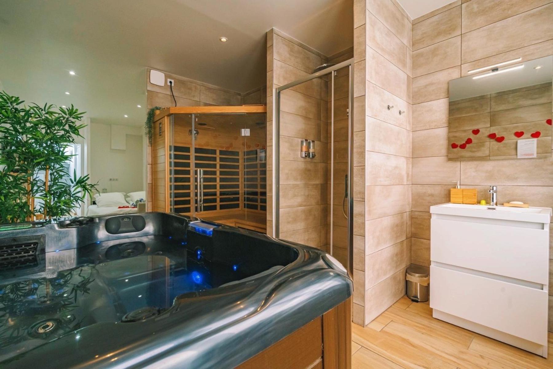 Spa Appartement O Temps Suspendu Reims Centre Sauna Et Jacuzzi Екстер'єр фото